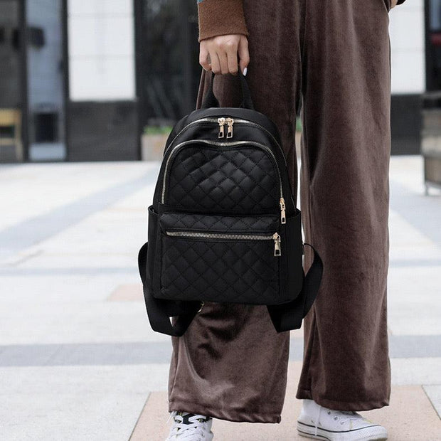 Black Backpack που έχει μολυνθεί από την Celine