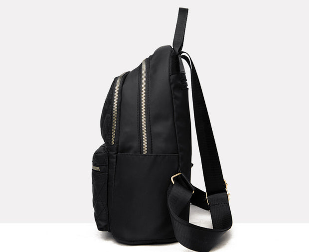 Black Backpack που έχει μολυνθεί από την Celine